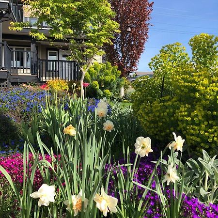 Lovely J Home -Stunning River View Cozy Two Bedroom Private Suite New Westminster Eksteriør billede